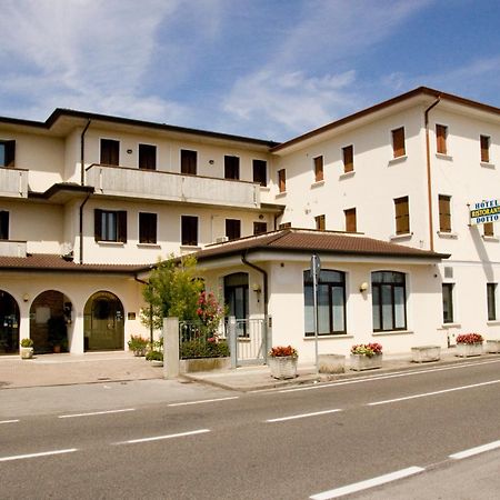 Varago Hotel Ristorante Dotto מראה חיצוני תמונה