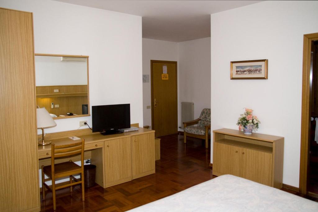 Varago Hotel Ristorante Dotto מראה חיצוני תמונה