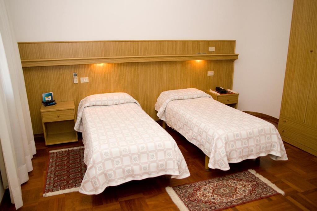 Varago Hotel Ristorante Dotto מראה חיצוני תמונה