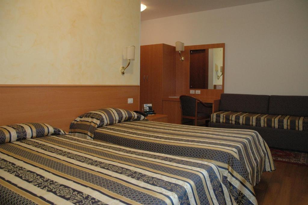 Varago Hotel Ristorante Dotto חדר תמונה
