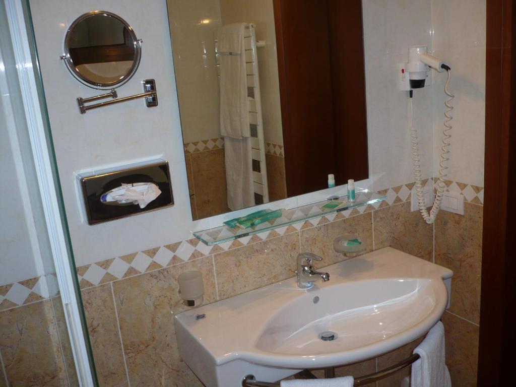 Varago Hotel Ristorante Dotto חדר תמונה
