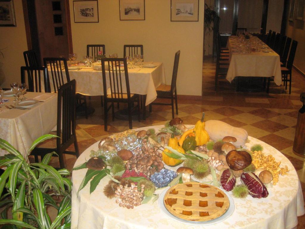 Varago Hotel Ristorante Dotto מראה חיצוני תמונה