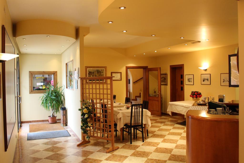 Varago Hotel Ristorante Dotto מראה חיצוני תמונה