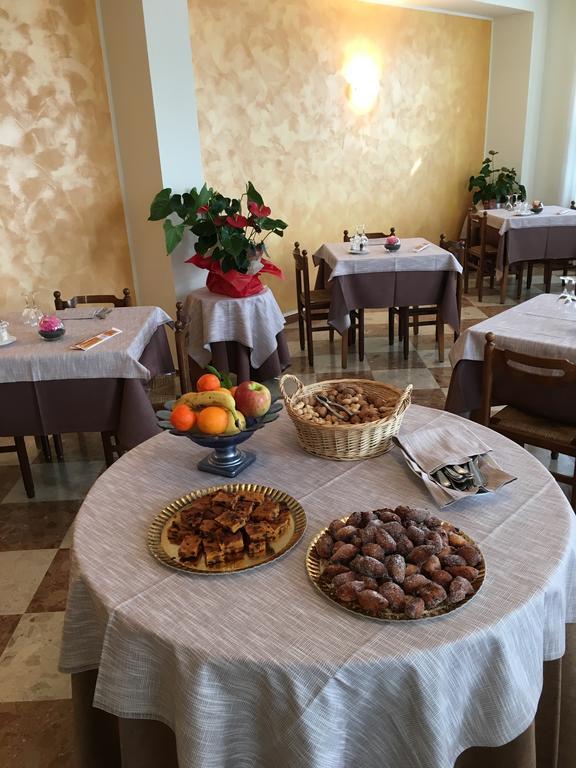 Varago Hotel Ristorante Dotto מראה חיצוני תמונה