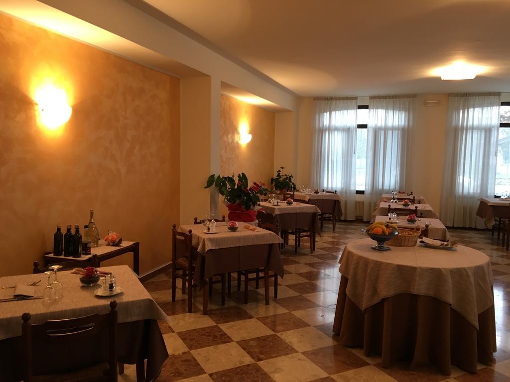 Varago Hotel Ristorante Dotto מראה חיצוני תמונה