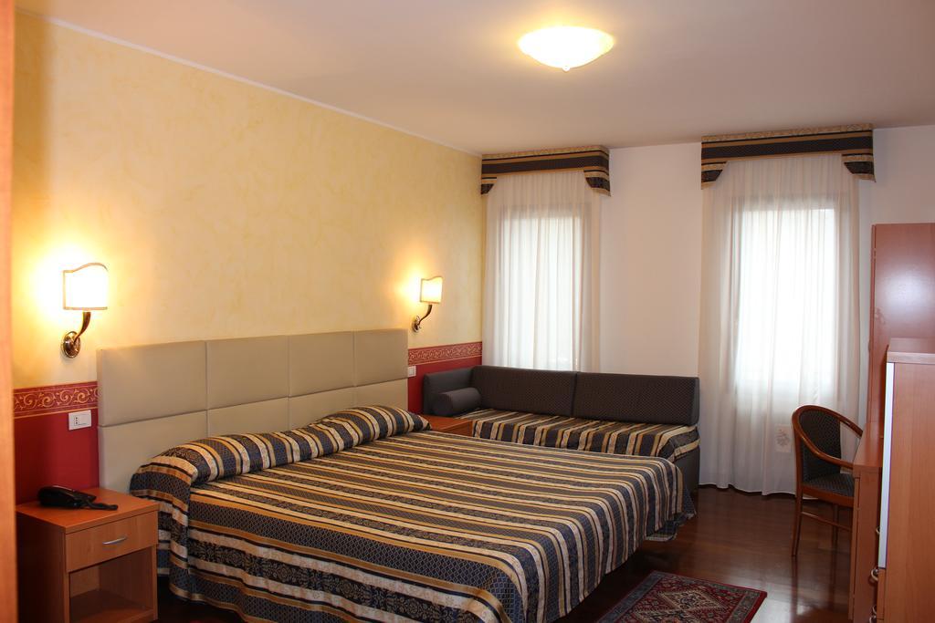 Varago Hotel Ristorante Dotto מראה חיצוני תמונה