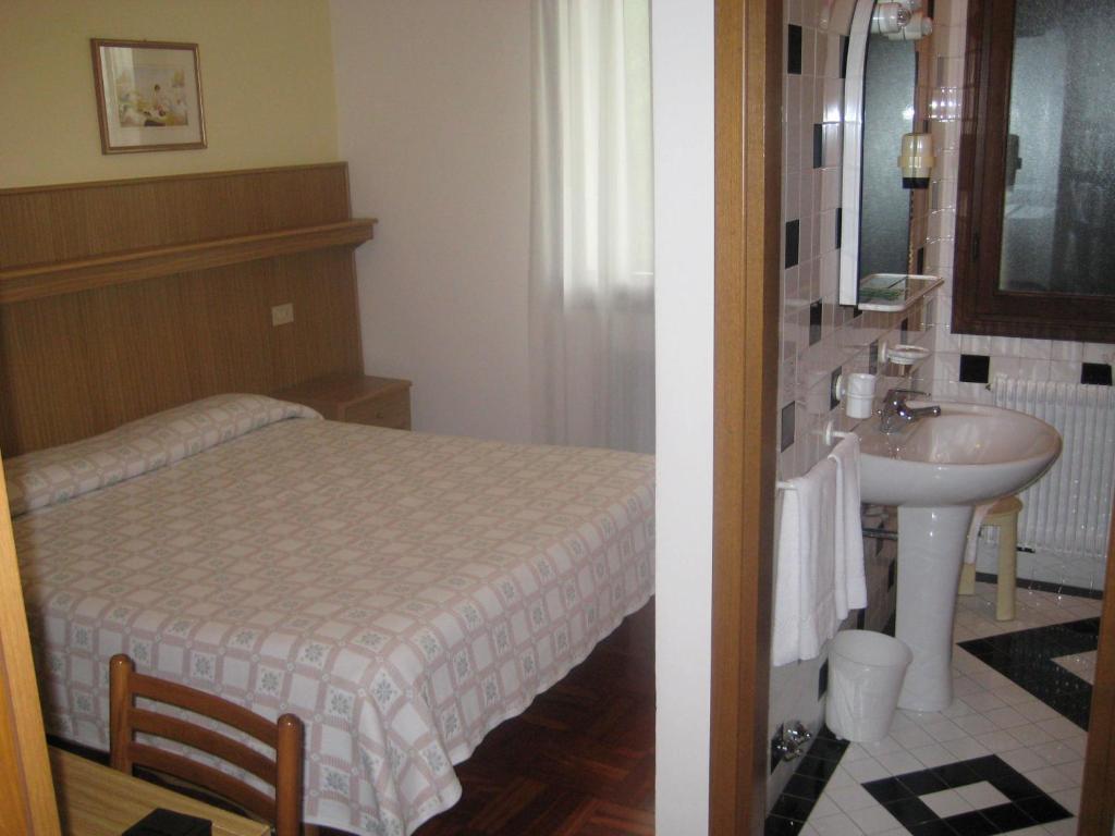 Varago Hotel Ristorante Dotto חדר תמונה