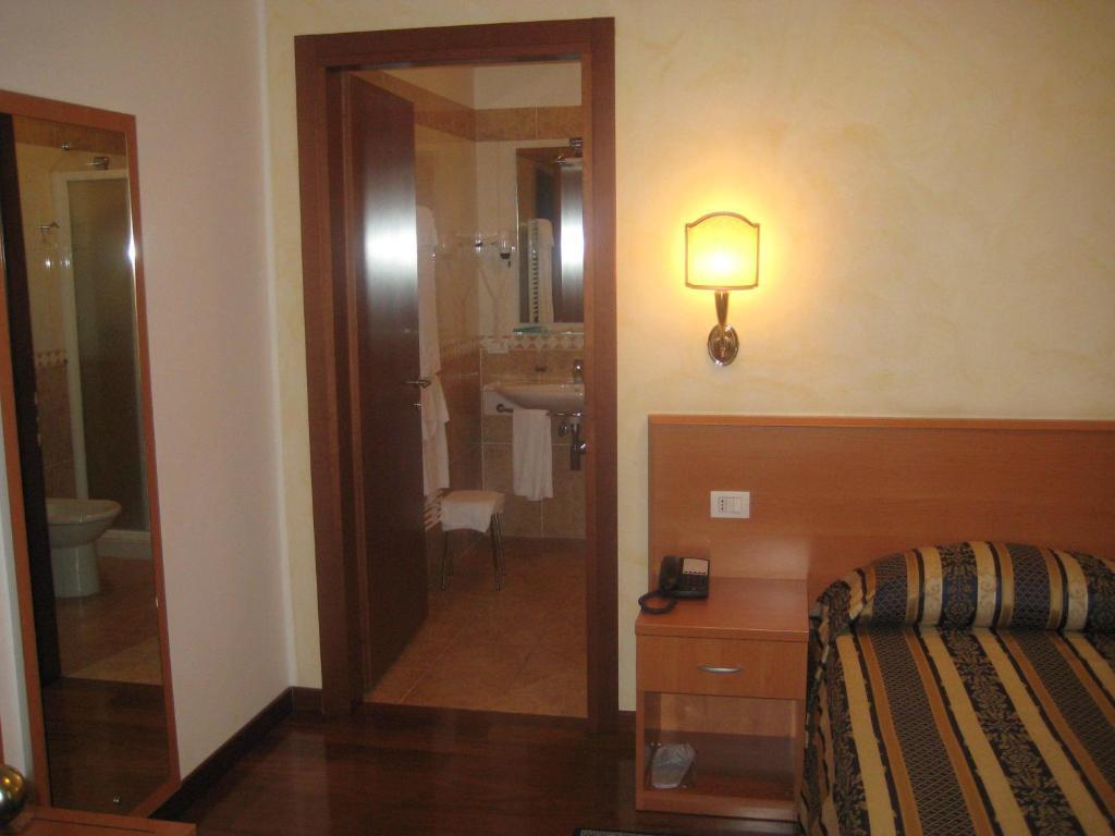 Varago Hotel Ristorante Dotto חדר תמונה
